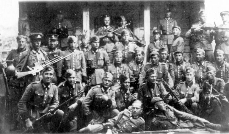 Nežinomo lietuvių policijos bataliono kariai Baltarusijoje 1943 m.