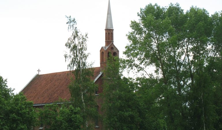Vyžių evangelikų liuteronų bažnyčia 2013 m. birželio 5 d. Čia 1934–1944 m. tarnavo kunigas Dovas Jurkaitis.  Nuotrauka Kęstučio Puloko