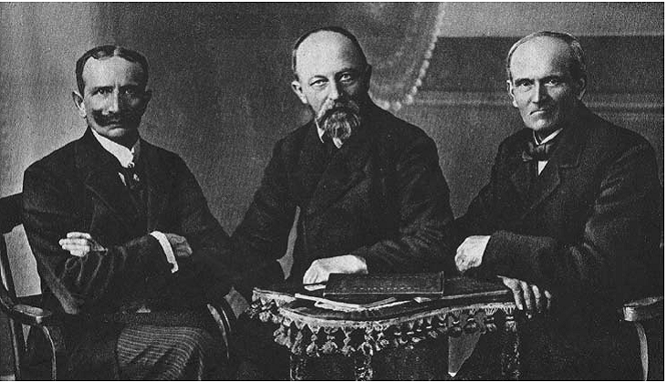 Mažosios Lietuvos atstovai Lietuvos Valstybės Taryboje (iš kairės) Kristupas Lekšas, Martynas Jankus ir Jurgis Strėkys, 1920 m.