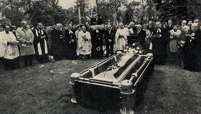 Kunigo Jono Paupero laidotuvės Čikagos Betanijos kapinėse