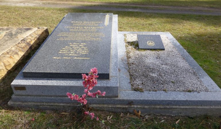 Marijos ir Liudviko Malakūnų kapas Masedono miestelio kapinėse Viktorijos valstijoje, Australijoje